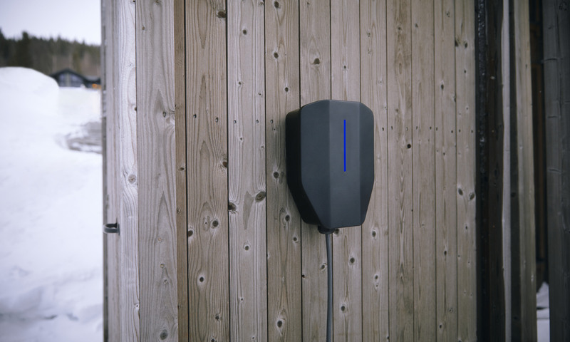 The difference between a wall-mounted charger and a charging post at home