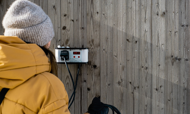 How does an engine heater work?