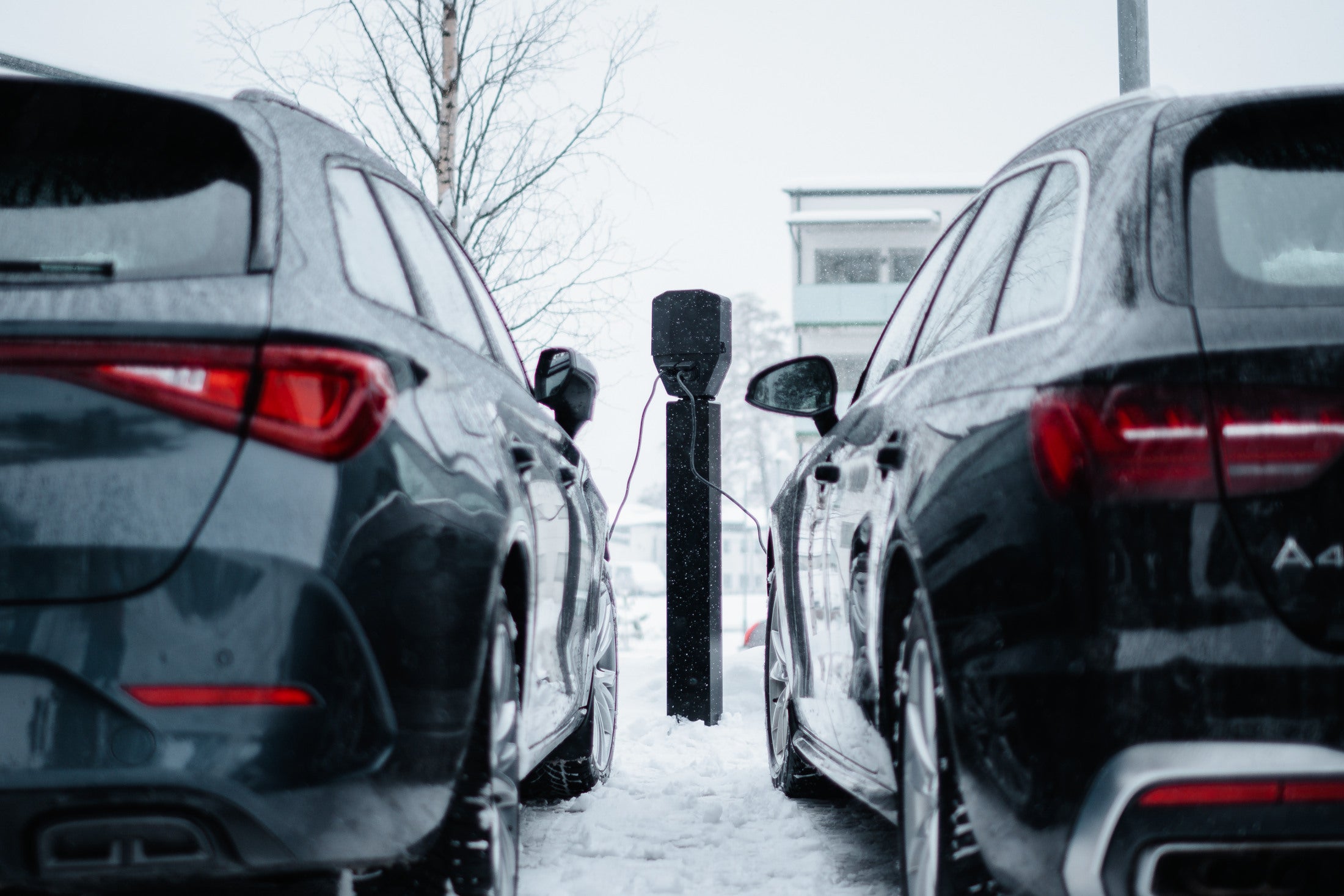 Combine engine heating with electric vehicle charging 